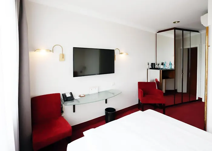 Western St. Raphael Hotel 4*